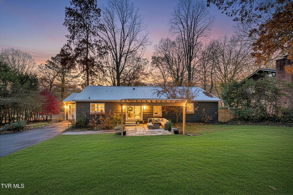 Photo #2: 900 Echo Lane