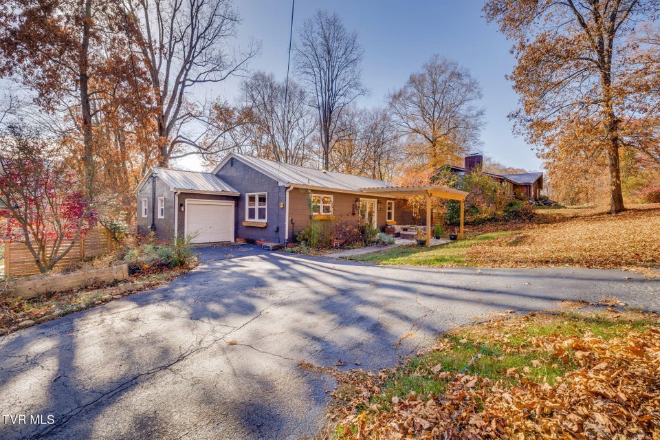 Photo #3: 900 Echo Lane