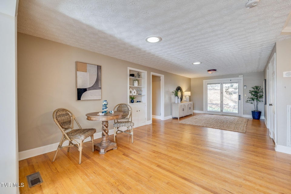 Photo #9: 900 Echo Lane