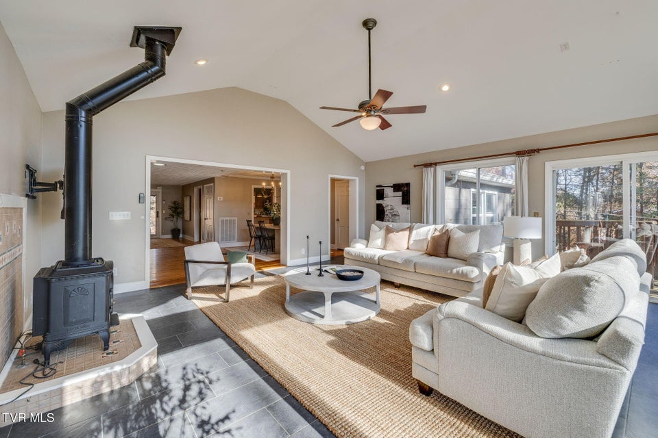 Photo #13: 900 Echo Lane