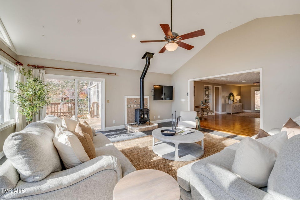 Photo #14: 900 Echo Lane