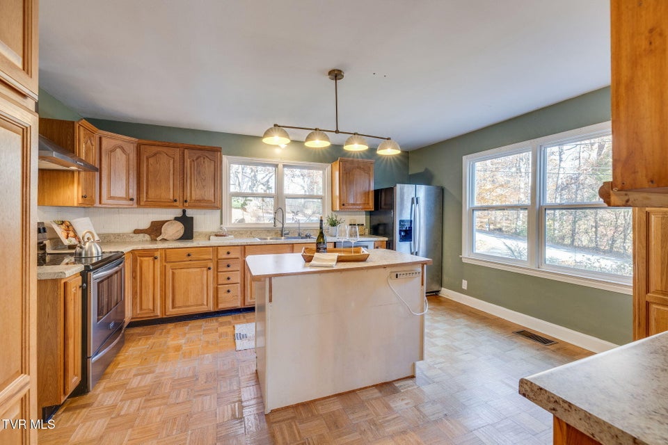 Photo #16: 900 Echo Lane