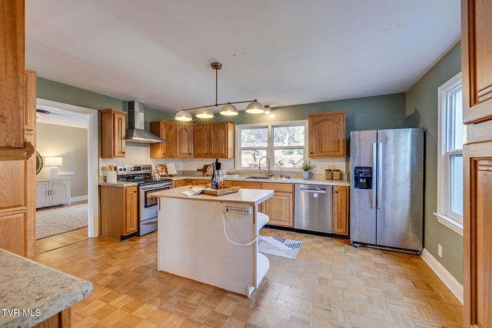 Photo #17: 900 Echo Lane