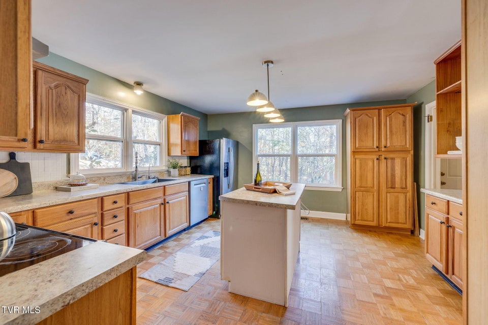 Photo #19: 900 Echo Lane