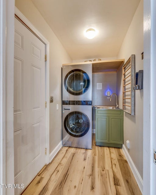 Photo #20: 900 Echo Lane