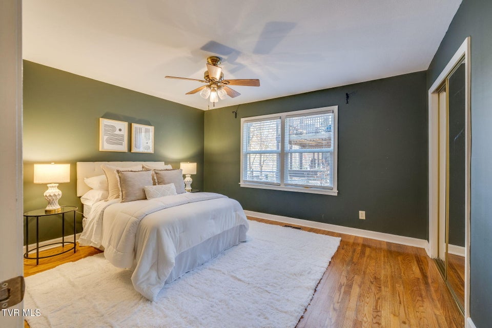 Photo #21: 900 Echo Lane