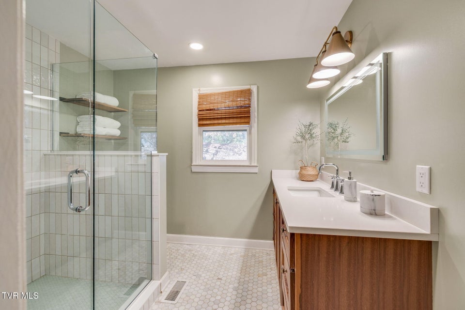 Photo #24: 900 Echo Lane