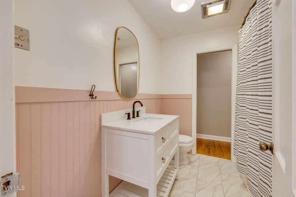 Photo #28: 900 Echo Lane