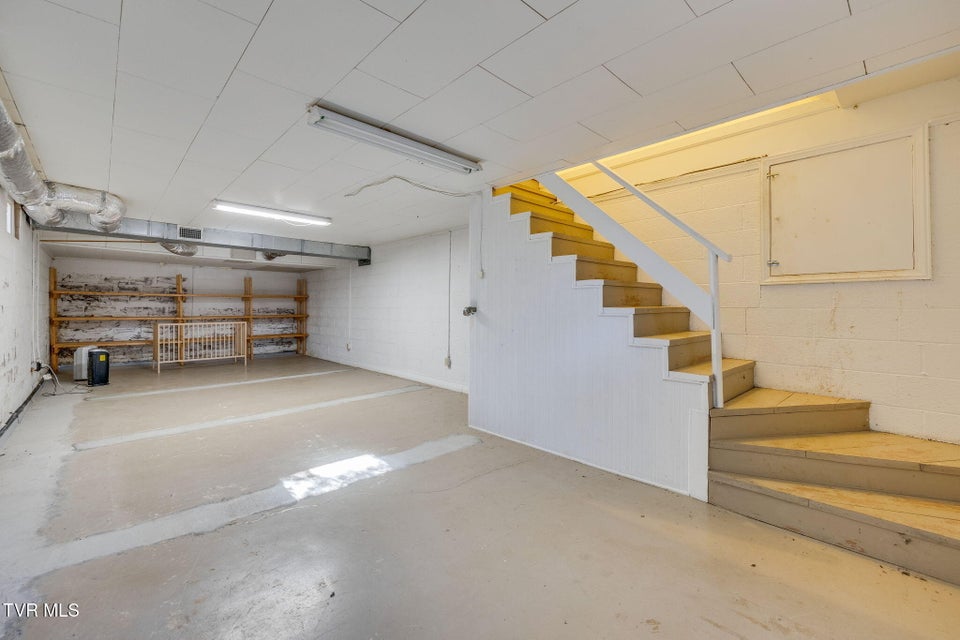 Photo #33: 900 Echo Lane