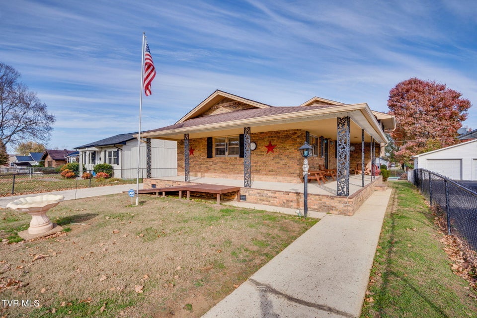 Photo #3: 1556 Redwood Drive