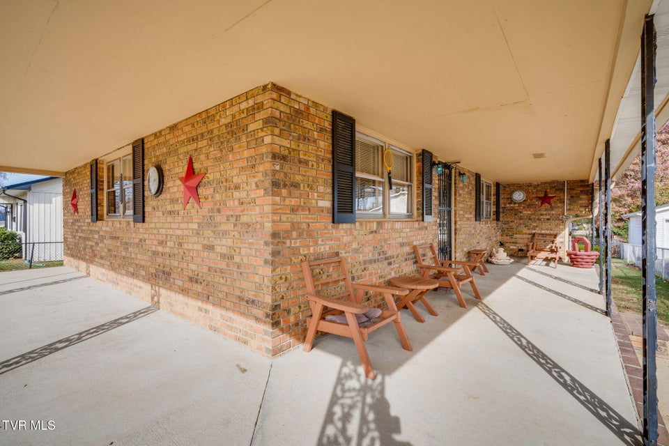 Photo #4: 1556 Redwood Drive