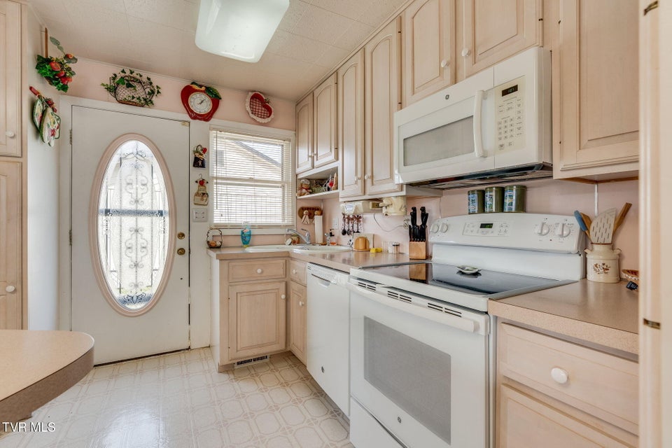 Photo #10: 1556 Redwood Drive