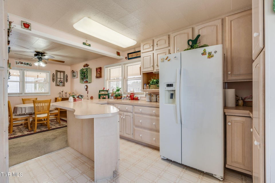 Photo #11: 1556 Redwood Drive