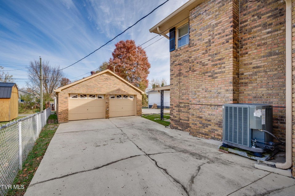 Photo #25: 1556 Redwood Drive