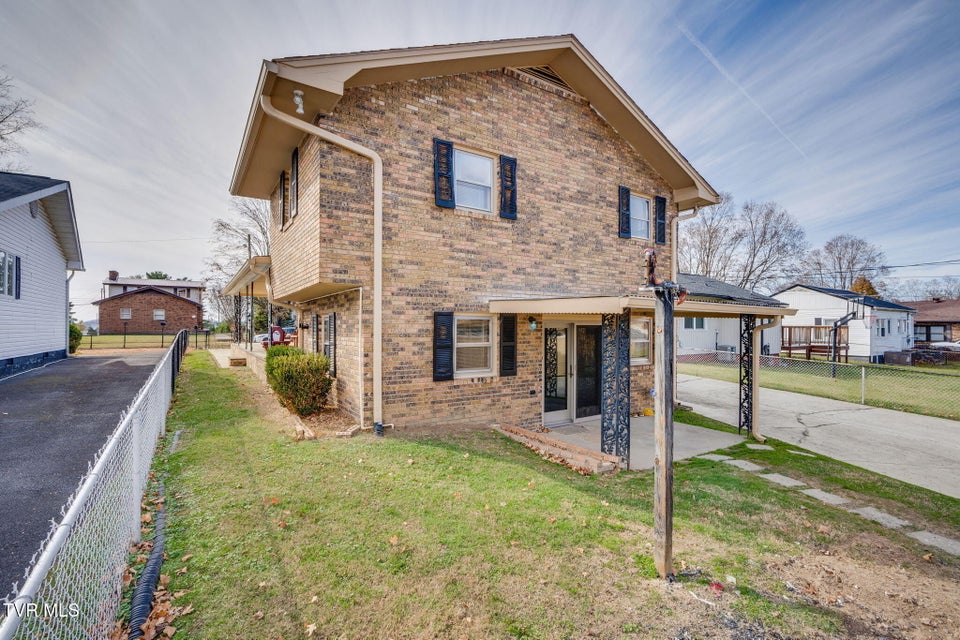 Photo #27: 1556 Redwood Drive