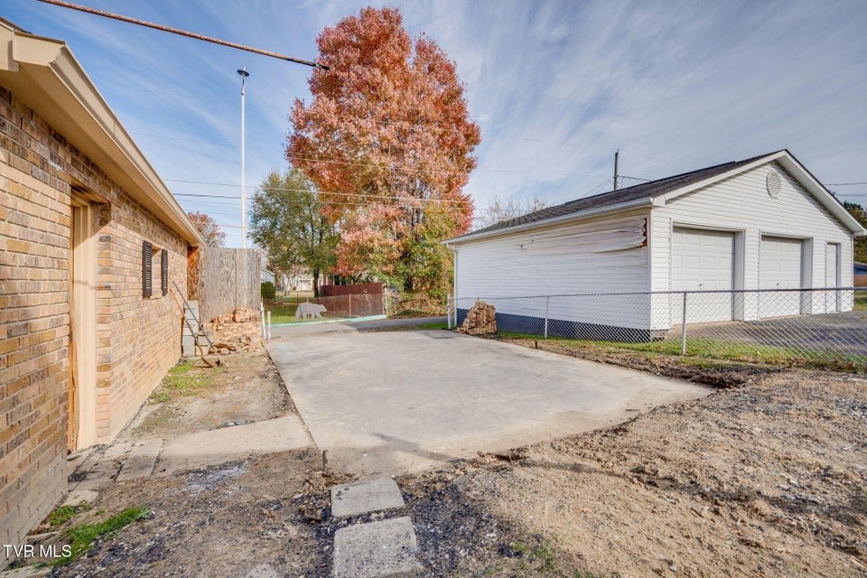 Photo #29: 1556 Redwood Drive