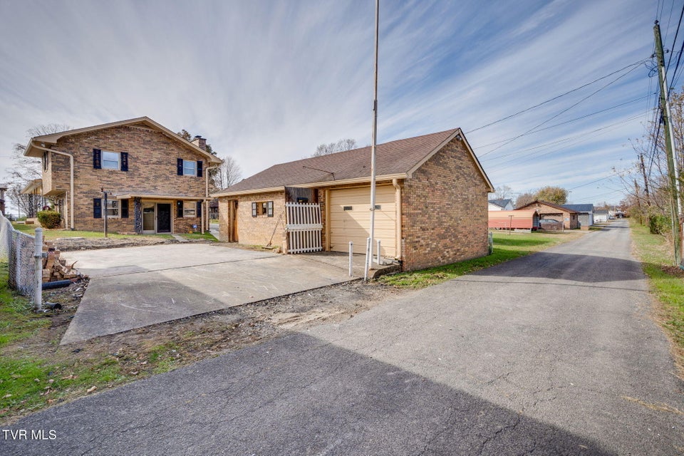 Photo #30: 1556 Redwood Drive