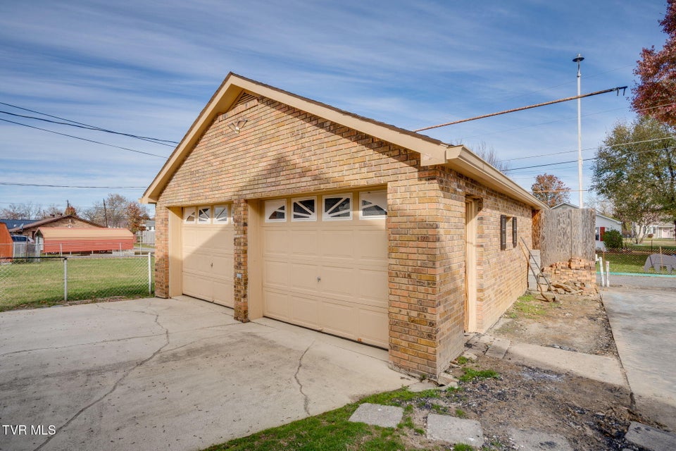 Photo #31: 1556 Redwood Drive