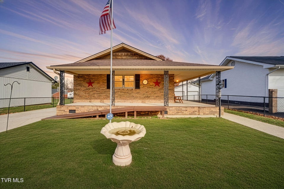 Photo #38: 1556 Redwood Drive