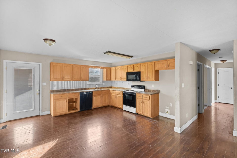 Photo #10: 1930 W Robbins Road