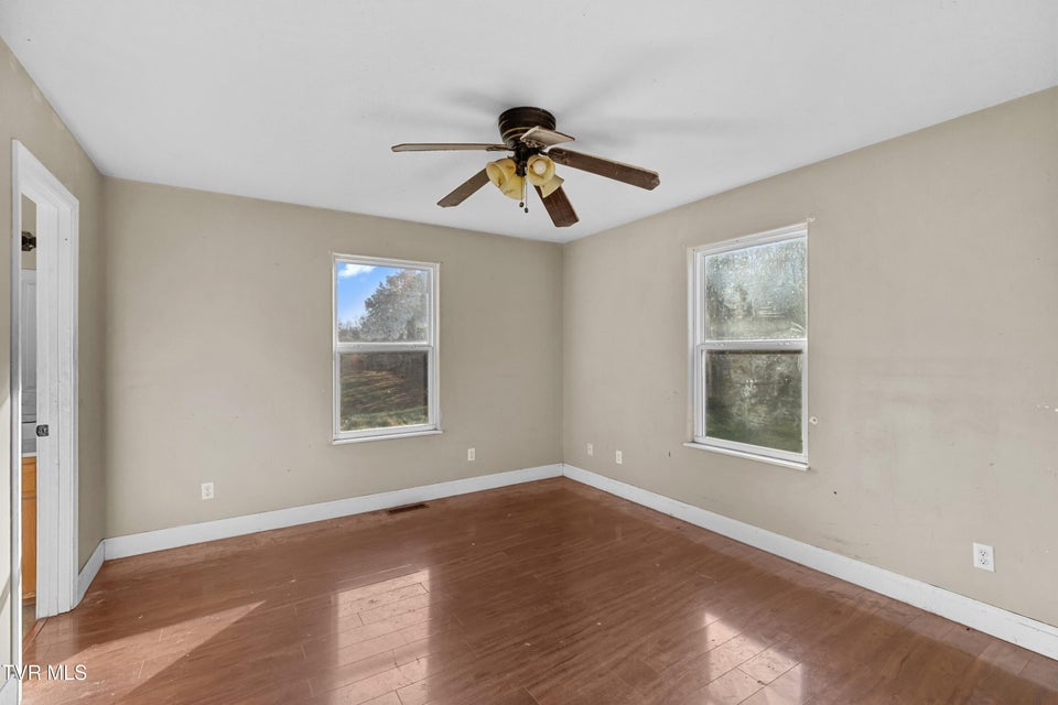 Photo #17: 1930 W Robbins Road