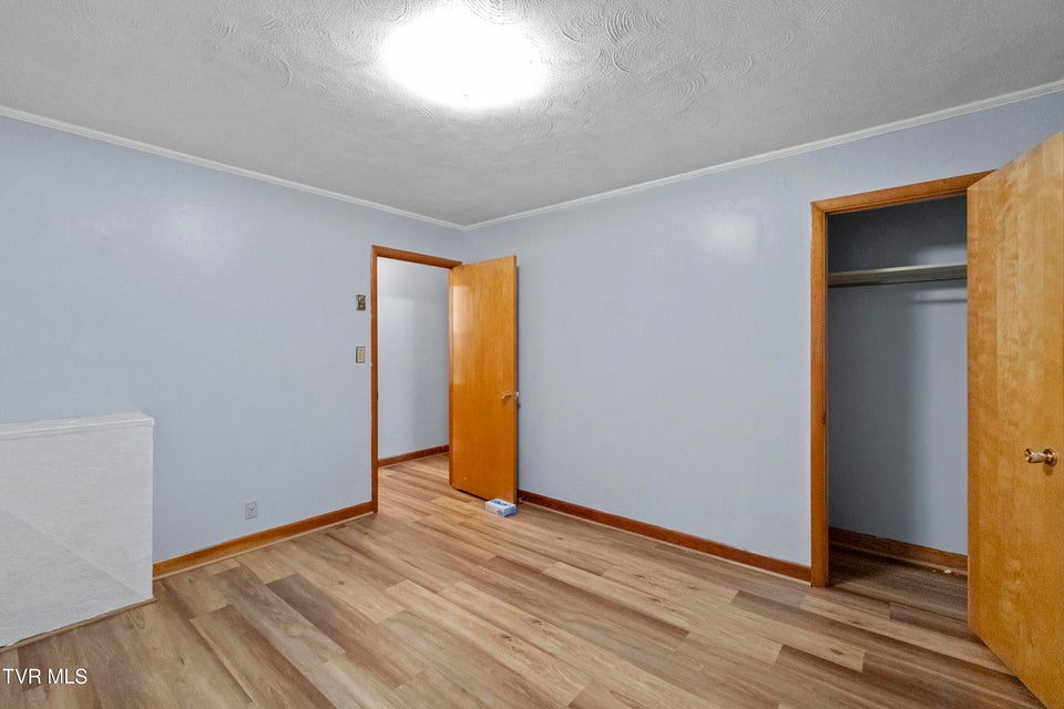 Photo #27: 135 Walton Circle