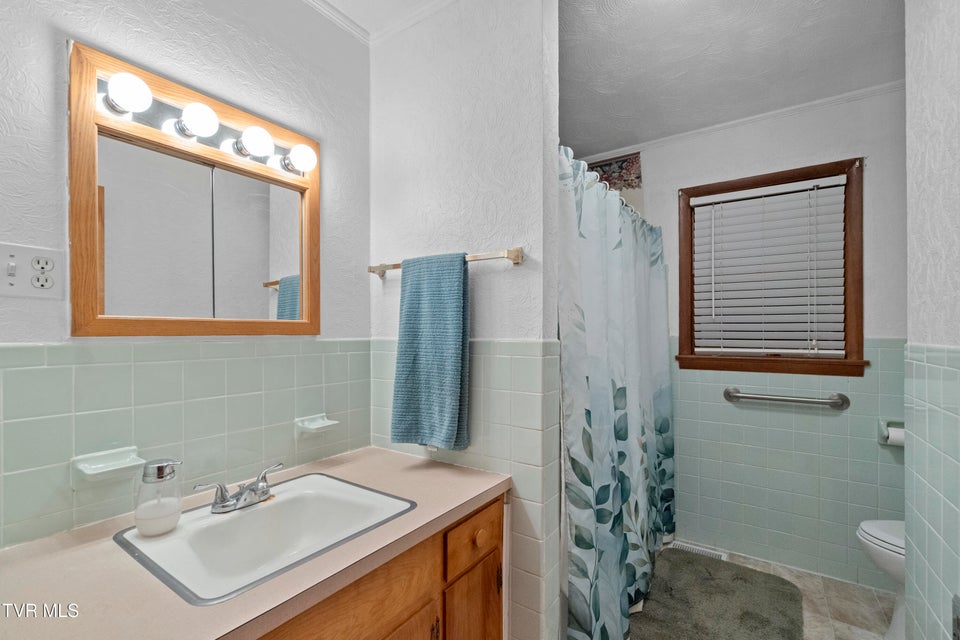 Photo #32: 135 Walton Circle