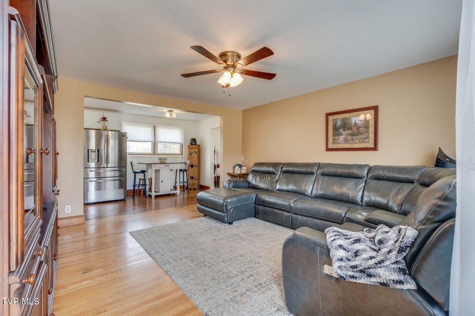 Photo #6: 209 Elmhurst Drive