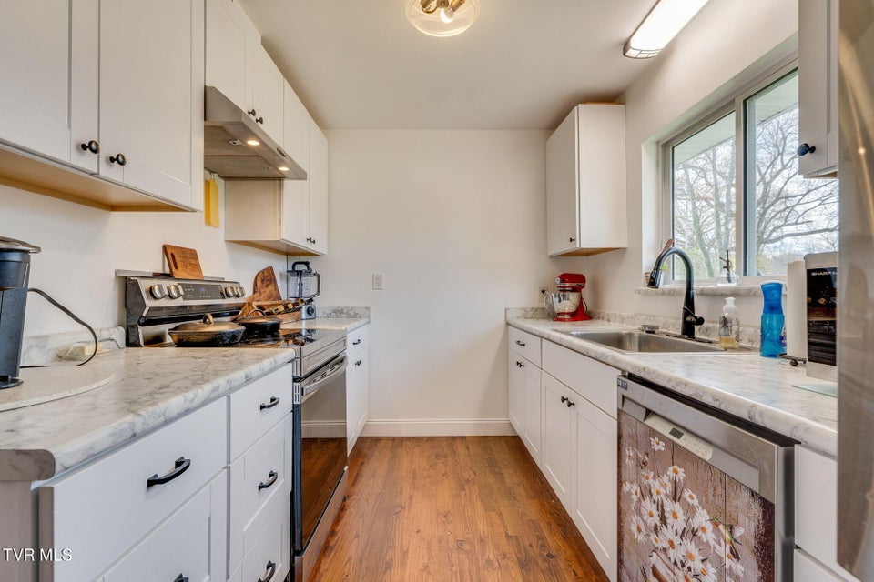 Photo #11: 209 Elmhurst Drive