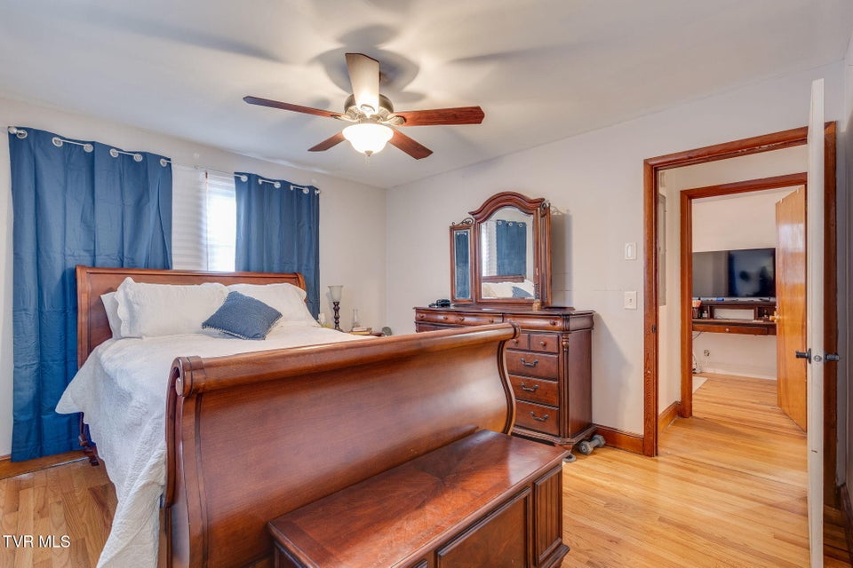 Photo #16: 209 Elmhurst Drive