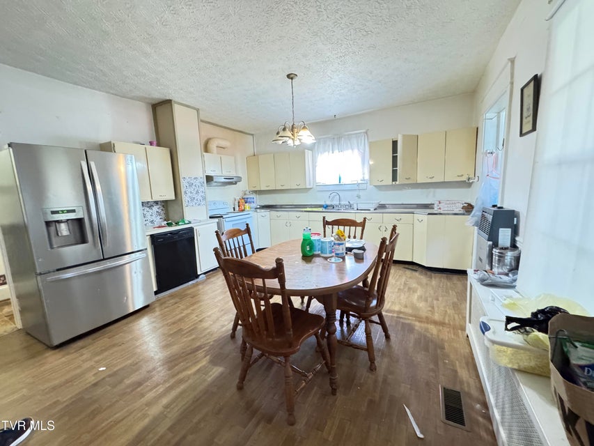 Photo #14: 301 Roberts Street