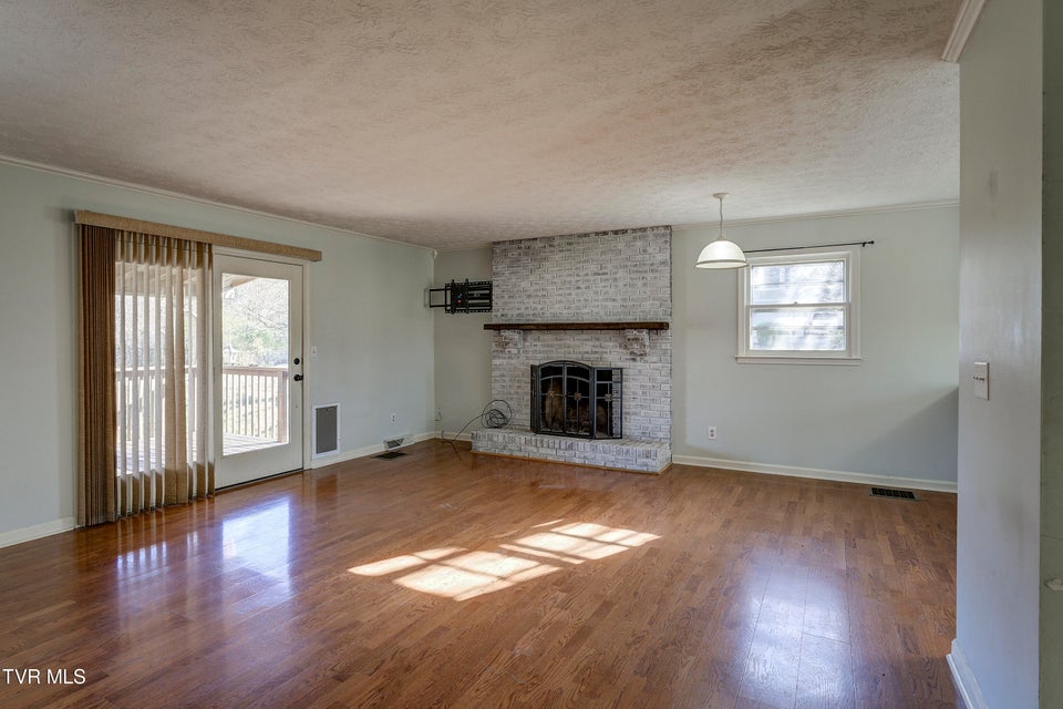 Photo #3: 128 Pierce Lane