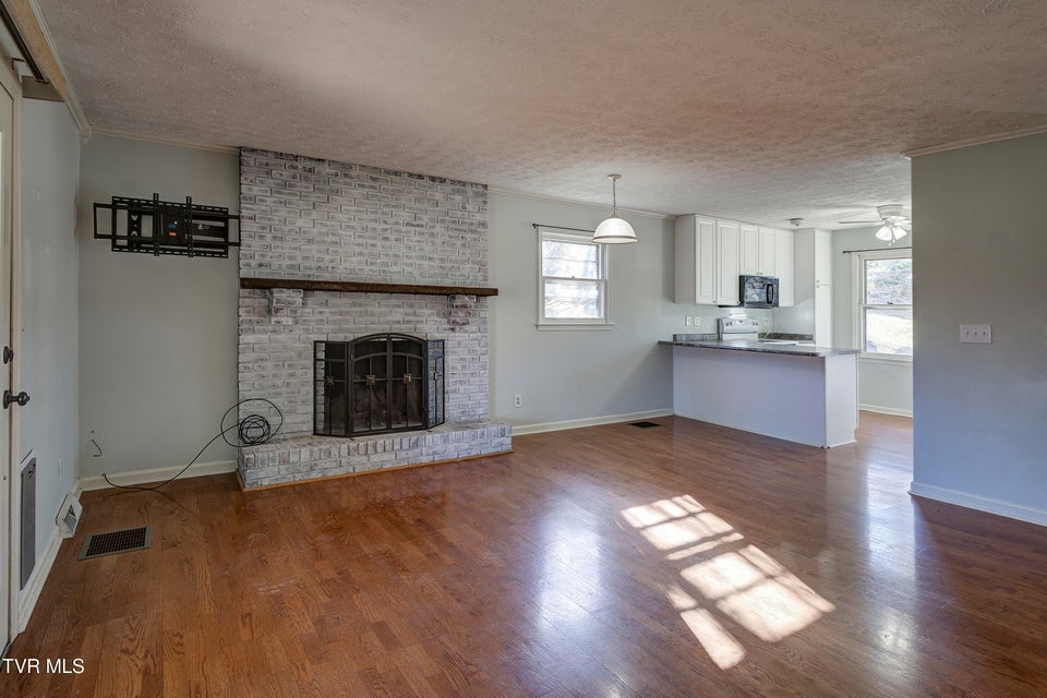 Photo #4: 128 Pierce Lane