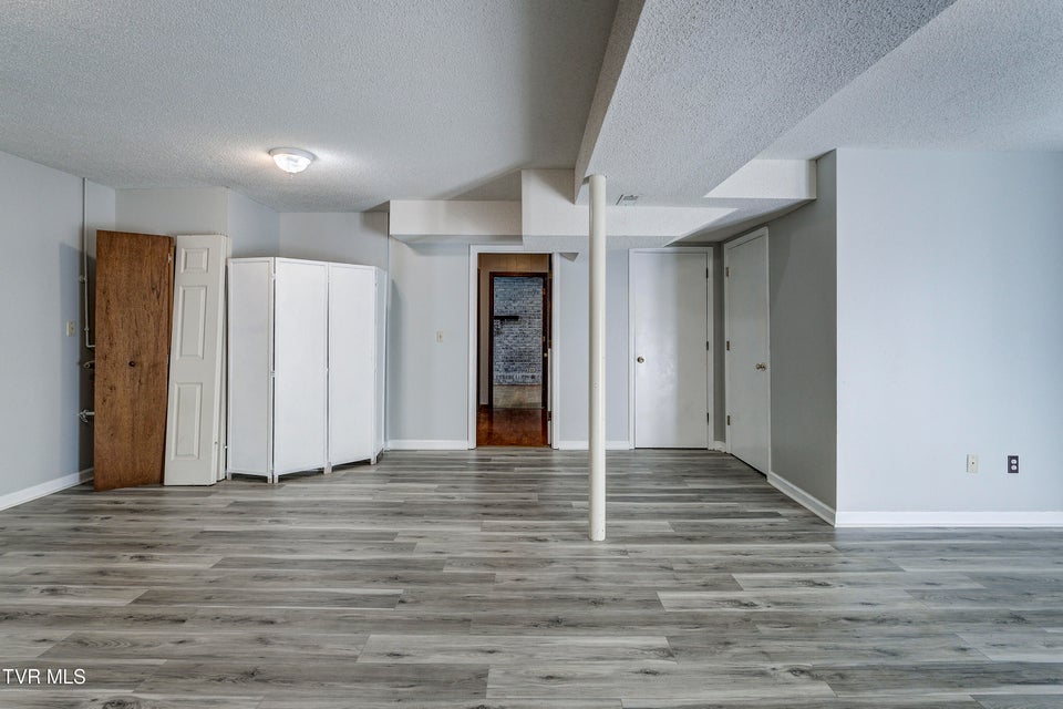 Photo #31: 128 Pierce Lane