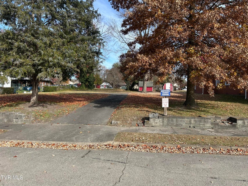 Photo #3: 929 Maple Street