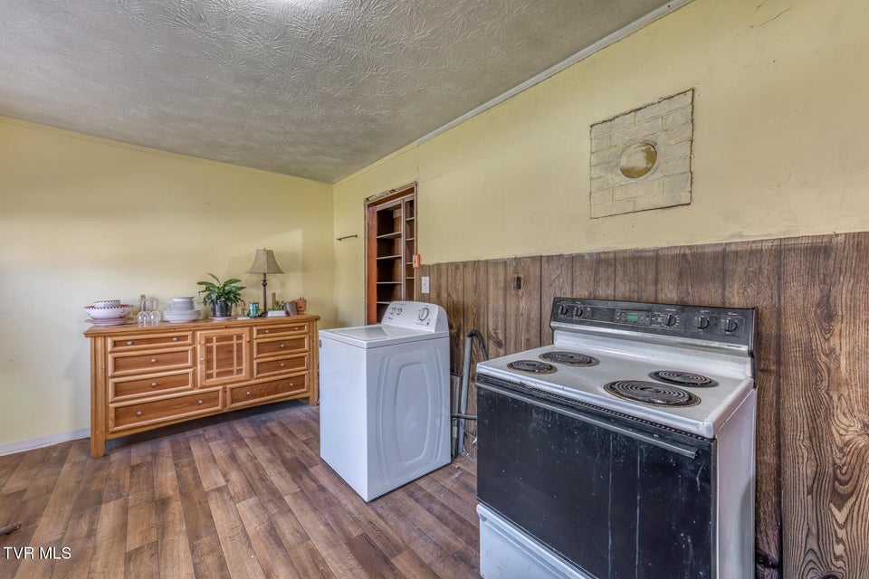 Photo #32: 141 Canter Road