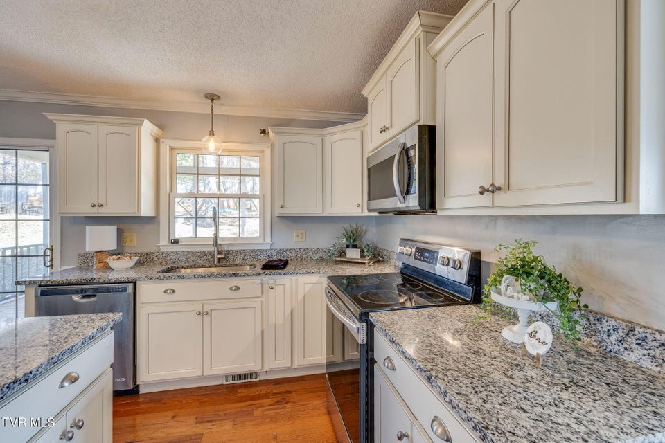 Photo #13: 1 Green Valley Court