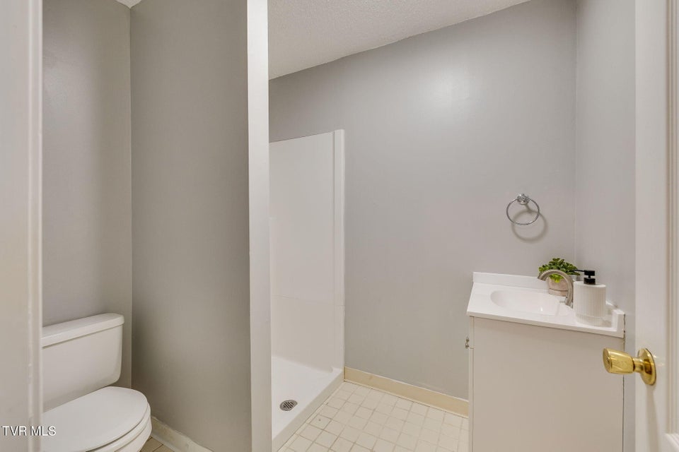 Photo #32: 1 Green Valley Court