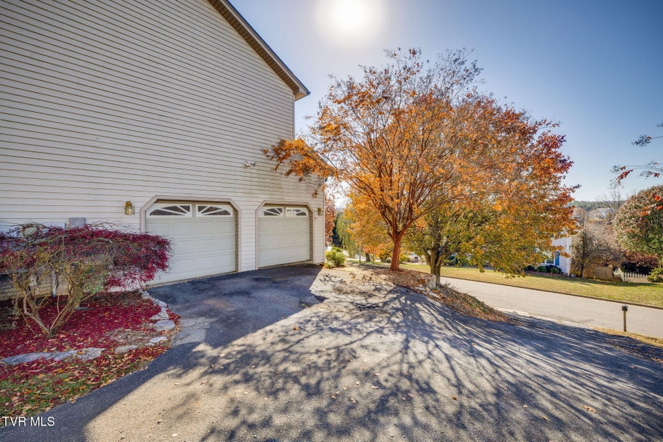 Photo #41: 1 Green Valley Court