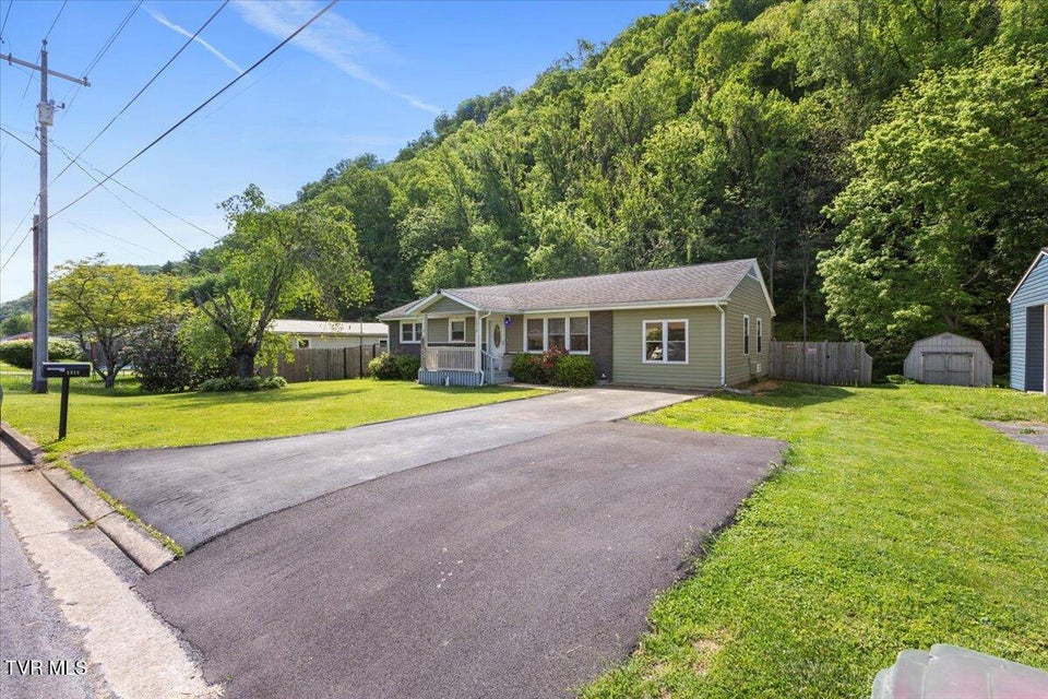 Photo #2: 1212 Thomas Boulevard Boulevard