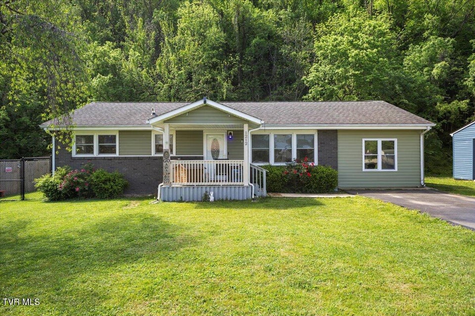 Photo #3: 1212 Thomas Boulevard Boulevard