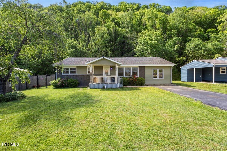 Photo #4: 1212 Thomas Boulevard Boulevard