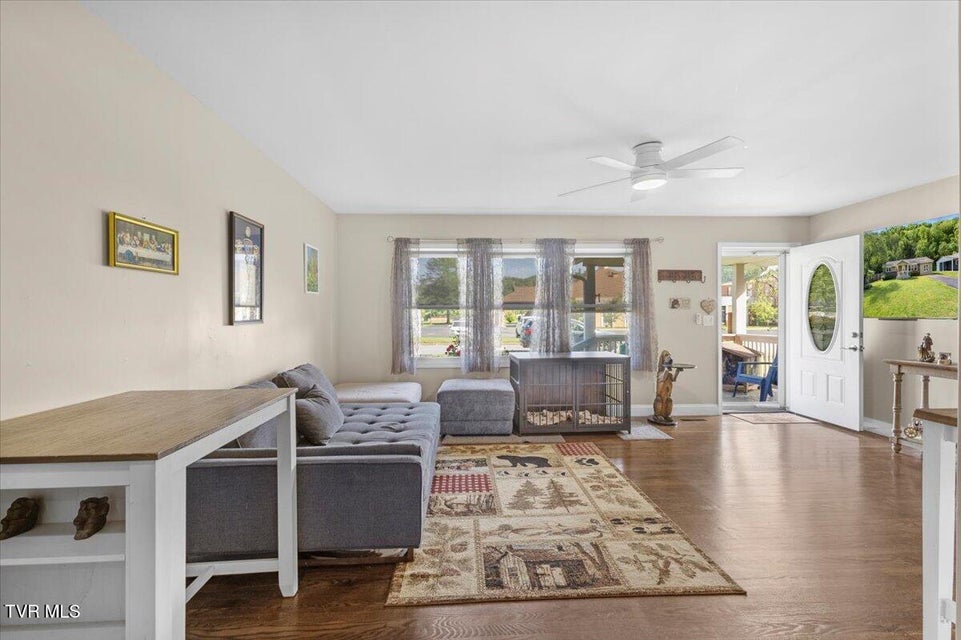 Photo #8: 1212 Thomas Boulevard Boulevard