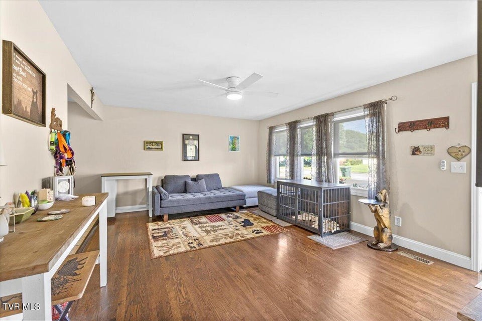 Photo #9: 1212 Thomas Boulevard Boulevard