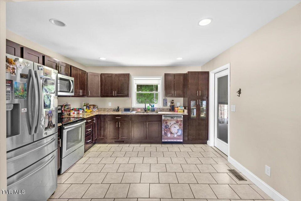 Photo #10: 1212 Thomas Boulevard Boulevard