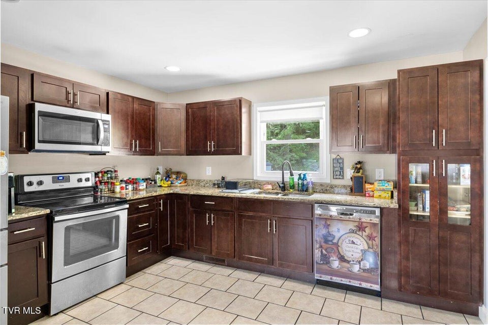 Photo #11: 1212 Thomas Boulevard Boulevard