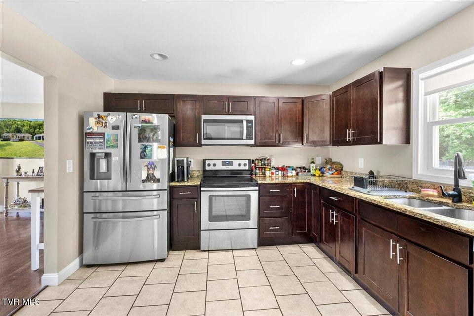 Photo #12: 1212 Thomas Boulevard Boulevard