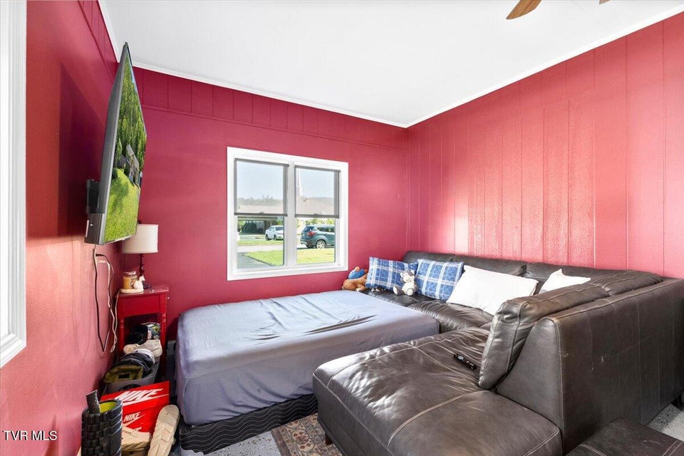 Photo #14: 1212 Thomas Boulevard Boulevard