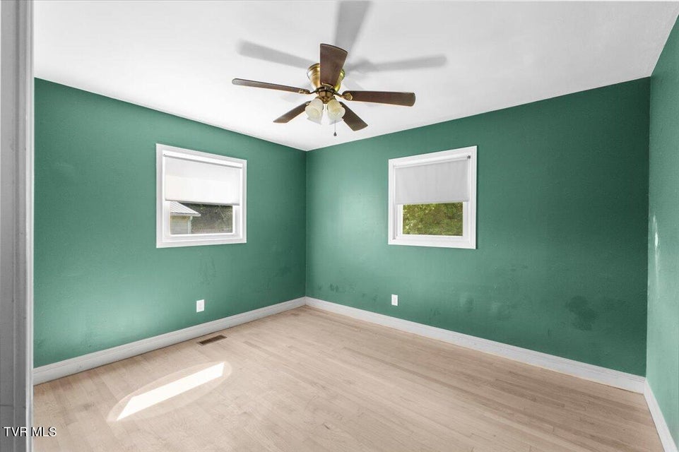 Photo #24: 1212 Thomas Boulevard Boulevard