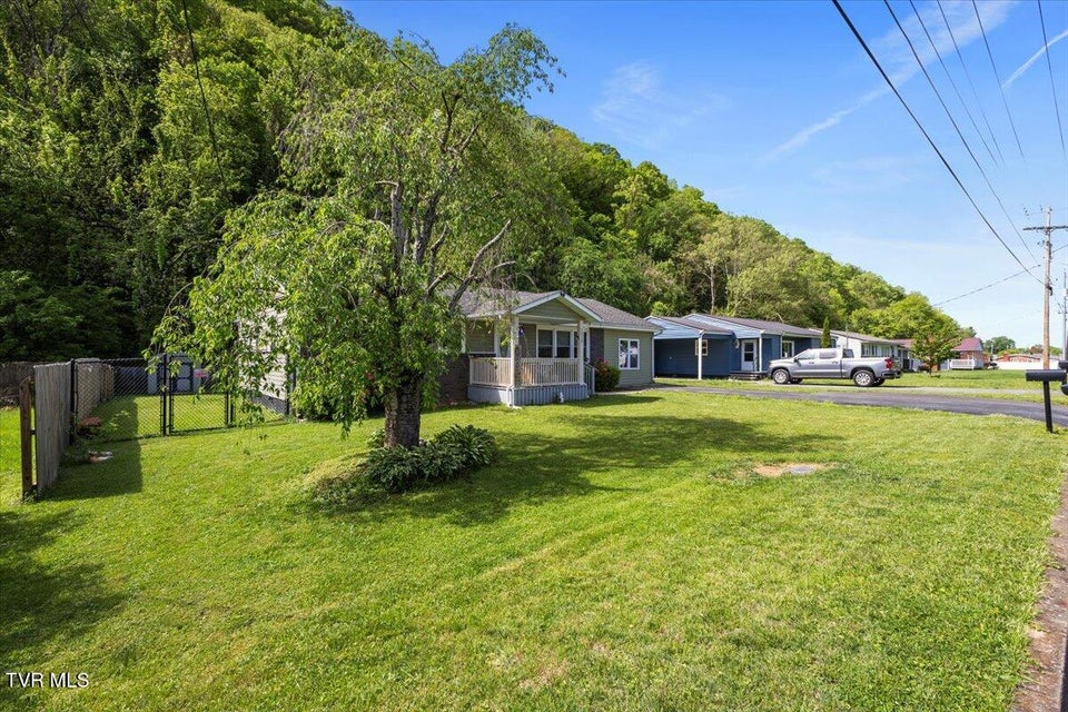 Photo #27: 1212 Thomas Boulevard Boulevard